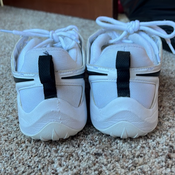 Volleyball Shoes - Picture 3 of 5